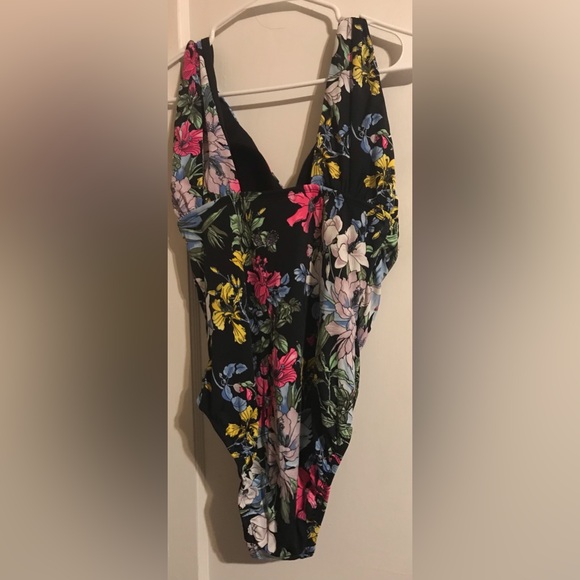 Nwt Floral Swimsuit - Picture 4 of 6